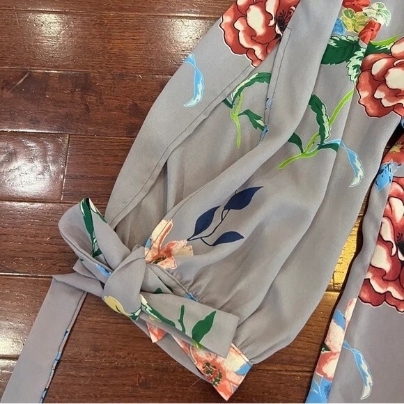 Peach Love California off shoulder gray floral top size small - Picture 4 of 6